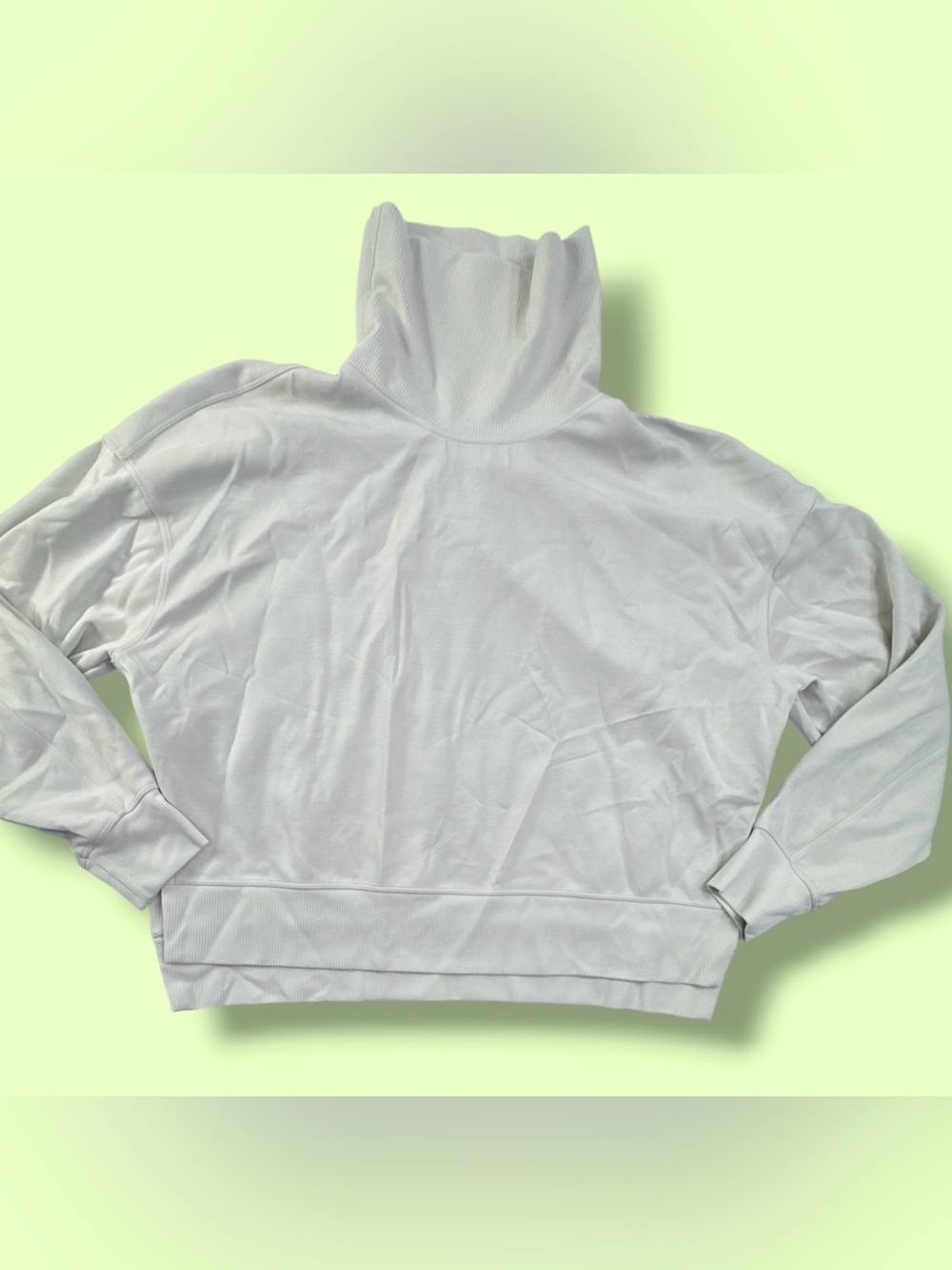 Lululemon Softstreme Turtleneck Polyester Size 6 Grayish White Pullover Sweater